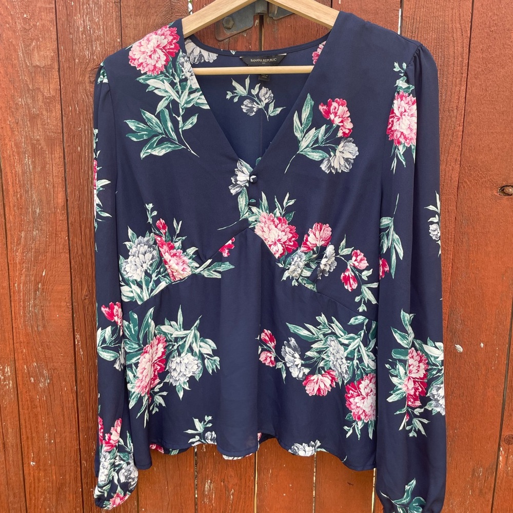 ✨SOLD✨ Banana Republic women Blouse